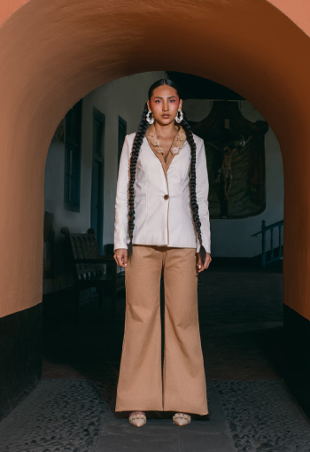 Backstage look 3