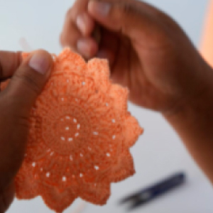 Detalle tejido naranja
